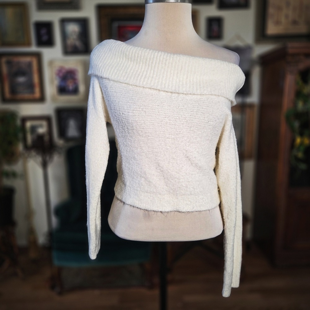 Dance & Marvel‎ Off Shoulder Crop Sweater Cream Ribbed Fitted Soft Girl L